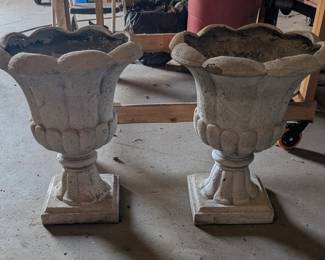2 concrete planters