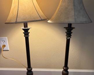 Traditional Style Table Lamps
