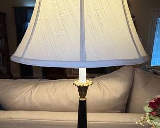 Neoclassical Style Table Lamp with Paw Feet