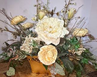 Cream and Gold Floral Arrangement Style