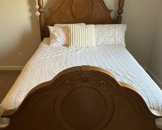 Queen Size Michael Amini Eden Collection Poster Bed Style