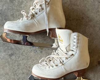 Jackson Artiste Figure Skates with Ultima Mark IV Blades