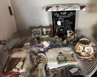 Wine decor items