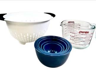 Cooking Essentials: OXO Good Grips 3 Quart Plastic Colander, Pyrex 4 Cup Measuring Cup And 5 Nesting Prep Bowls