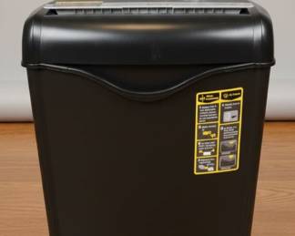 AmazonBasics 6-Sheet Paper Shredder