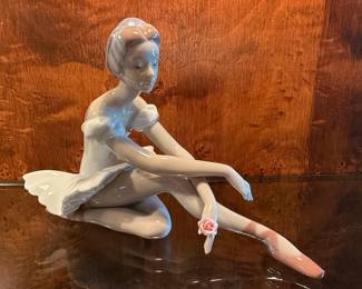Lladro 'Recital' Ballerina Figurine Style