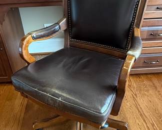 Traditional Style Executive Swivel Office Chair with Nailhead Trim