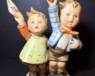 Goebel Hummel "Auf Wiedersehen" Figurine #153/0