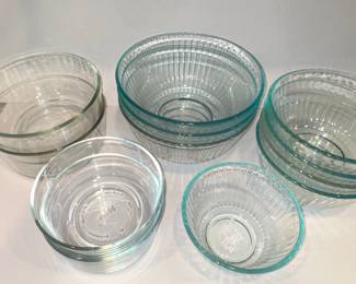 Pyrex Sculptured Glass Mixing Bowl Set