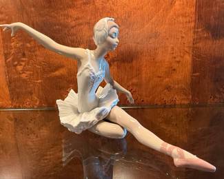 Lladro Ballerina Figurine 2692