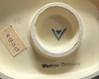 Goebel Hummel "Auf Wiedersehen" Figurine #153/0