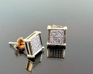 diamoind earrings