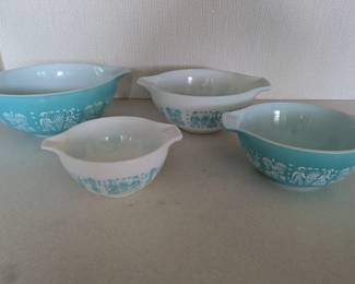 Amish Butterprint Pyrex