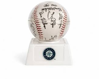 33 SeattleMarinersTeamSignedBaseballwDisplayCase