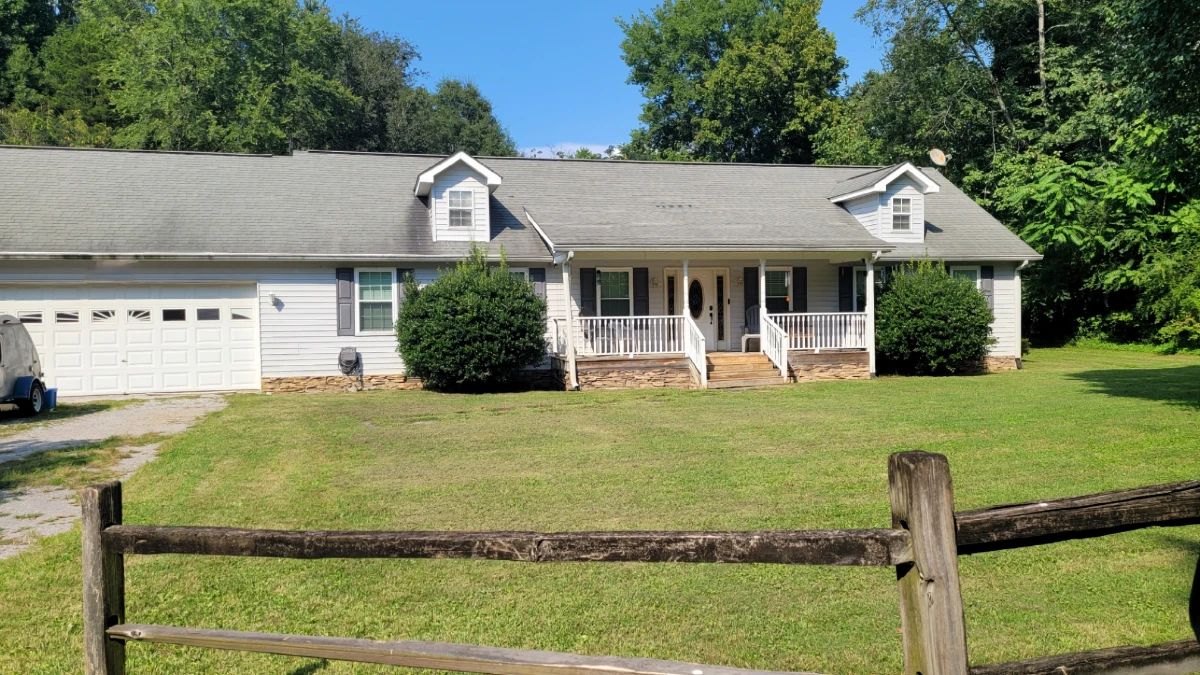 2bed 2 bath 1680 sq ft 3 car garage