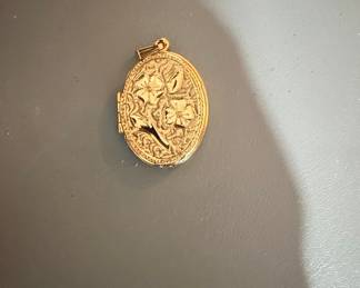 Oval Floral Engraved Locket Pendant