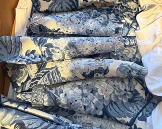 Floral Print Cotton Napkins with Crystal Napkin Rings