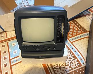 Memorex MT0550 Portable 5.5" Black and White TV/AM/FM Radio Combo