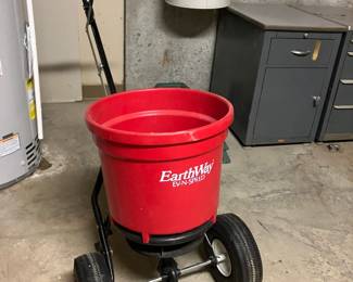 EarthWay seeder/spreader