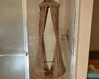 Hanging macramé holder