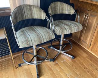 Pair of barstools w chrome bases