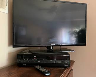 Samsung flat screen TV w remote
