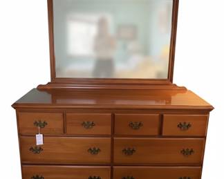 Ethan Allen Heirloom Nutmeg Maple NineDrawer Dresser with Mirror
