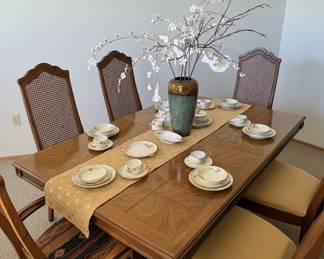 Thomasville Vintage Dining Table and Chairs