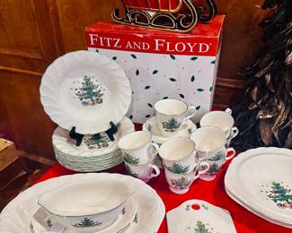 Nikko Christmas Serving pieces, Dishes