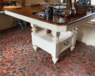 Havertys table island