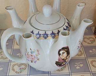 Zomorrod Porcelain Multi-Spout Teapot