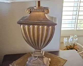 Vintage Hollywood Regency Gold Urn Table Lamp