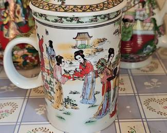 Chinese Porcelain Tea Mug with Infuser and Lid - Geisha/Garden Scene