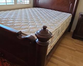 Traditional Queen Size Poster Bed Frame with Shell Motif