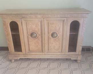 Entryway cabinet