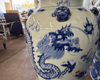 Vintage Chinoiserie Blue and White Porcelain Dragon Ginger Jar with Foo Dog Finial