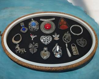 94 Pendants Lot 2 Not Tested