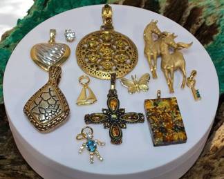 93 Pendants Lot 1 Not Tested