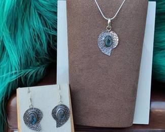 24 Fiery Labradorite Pendant Necklace Matching Earrings