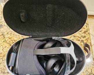 Oculus Generation 1 with controllers and felt case