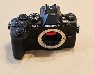 Olympus om-d E-m1 body only