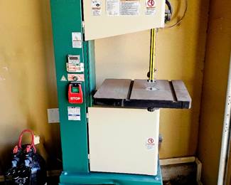 Grizzly Industrial G0621X 13-1/2 in. 1-1/4 HP Vertical Wood/Metal Bandsaw