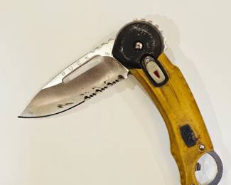 Buck red Point yellow handle pocket knife