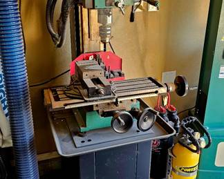 Grizzly Industrial benchtop mill/drill machine mounted on stand