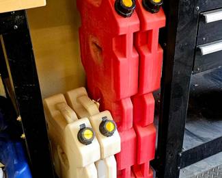 Vertical storage fuel tanks