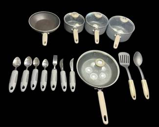 Silver Stone Pots Pan w Bun Mo Utensils Plastic Spatula Spoon
