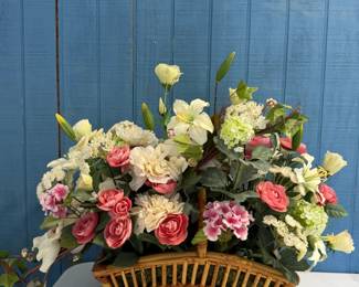 NATURAL FIBER BASKET W SILK FLOWERS