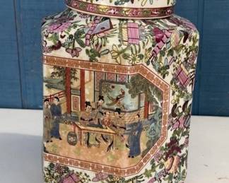VINTAGE HEXAGONAL CHINESE FAMILLE ROSE GINGER JAR