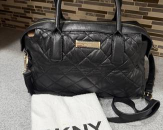 DKNY QUILTED LEATHER HANDBAG W DUST COVER