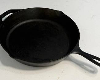 LODGE CAST IRON SKILLET